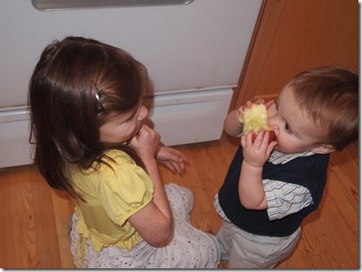 3.3.13 Sharing an apple with Thomas (1)